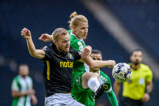s Sebastian Larsson och Hammarbys Gustav Ludwigson