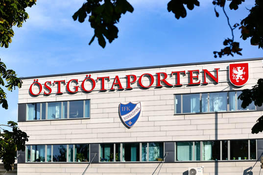 Östgötaporten före fotbollsmatchen i Allsvenskan mellan