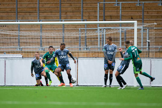 Brages Seth Kanteh Hellberg räddar undan ett skott till