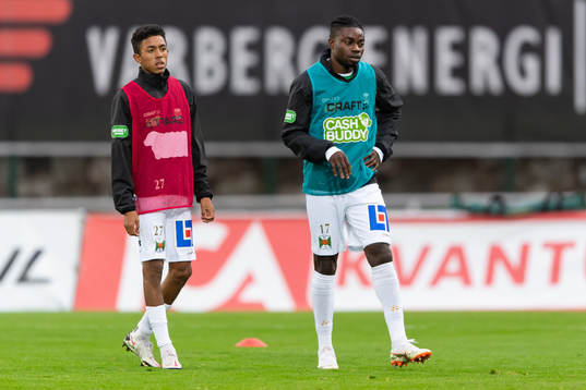 Varbergs Gideon Mensah före fotbollsmatchen i Allsvenskan