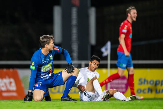 Varbergs målvakt August Strömberg och Keanin Ayer Boya