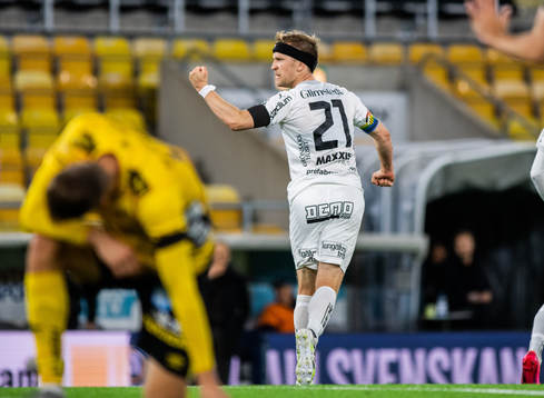 Häckens Rasmus Lindgren jublar