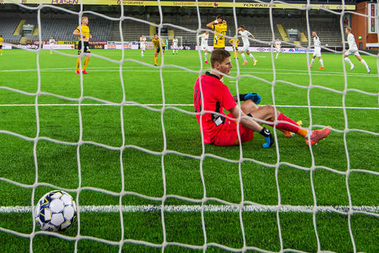 Elfsborgs målvakt Tim Rönning deppar