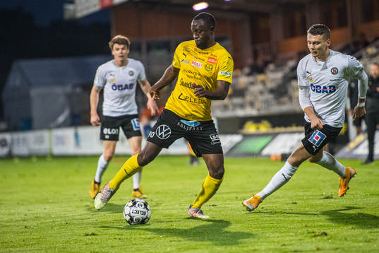 Mjällbys Moses Orwohicho Ogbu 0ch Örebros Jake Larsson
