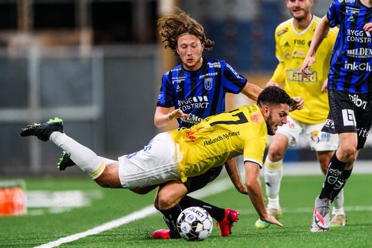 Sirius Axel Björnström och Falkenbergs Edi Sylisufaj