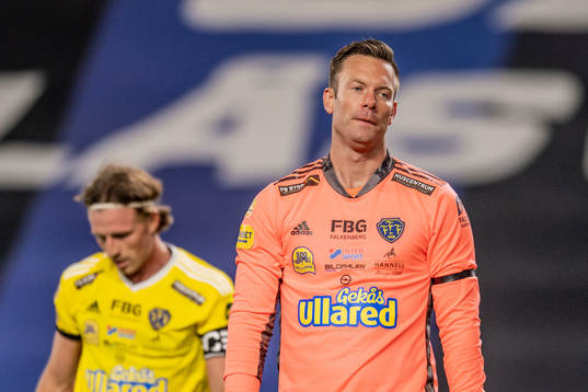 Falkenbergs målvakt Viktor Noring deppar