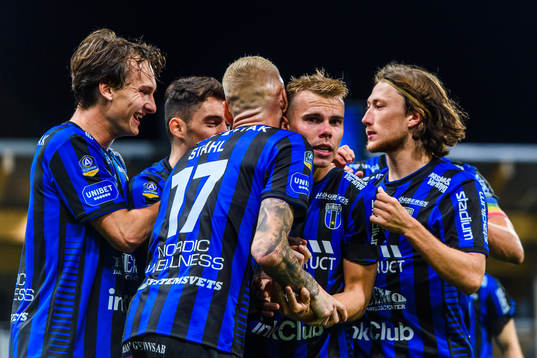 Sirius Hjalmar Ekdal och Axel Björnström jublar med Elias
