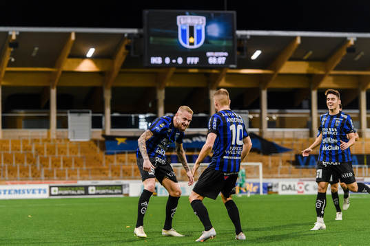 Sirius Adam Ståhl och Elias Andersson jublar