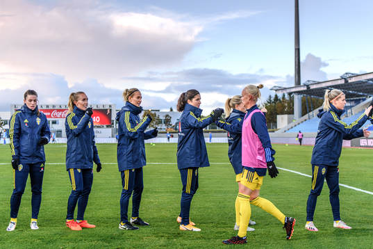Caroline Seger with Pauline Hammarlund , Julia Roddar ,