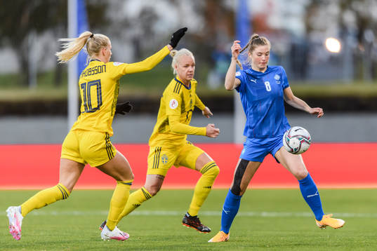 Sofia Jakobsson and Caroline Seger of Sweden against Sigrid