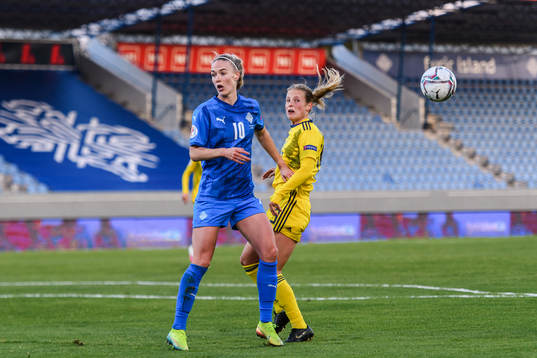 Dagny Brynjarsdottir of Iceland and Anna Anvegård of Sweden