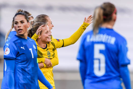 Amanda Ilestedt and Anna Anvegård of Sweden celebrate the