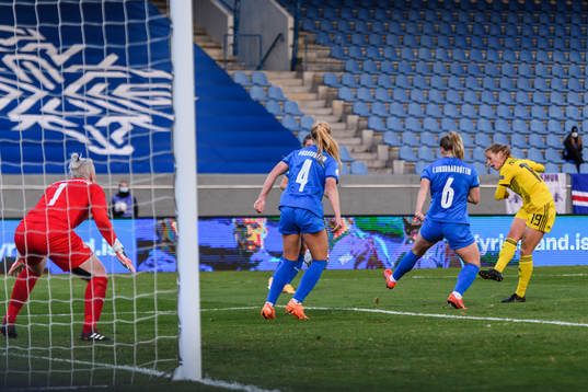 Anna Anvegård of Sweden scores the 0-1 goal