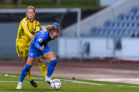 Anna Anvegård of Sweden and Gunnhildur Yrsa Jonsdottir of