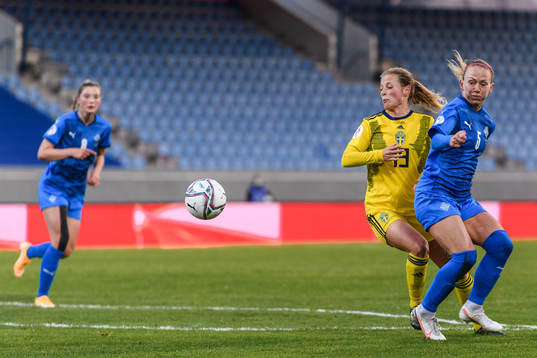 Anna Anvegård of Sweden and Gunnhildur Yrsa Jonsdottir of