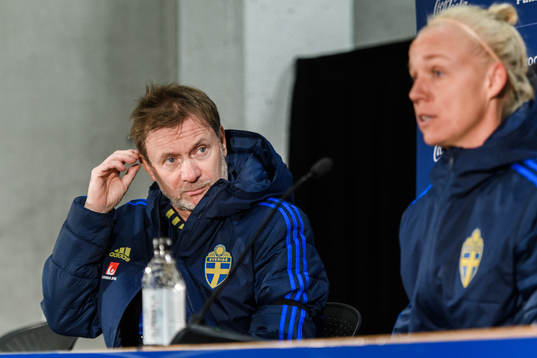 Head coach Peter Gerhardsson and Caroline Seger of Sweden