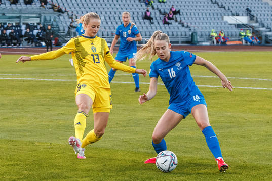 Amanda Ilestedt of Sweden and Elin Metta Jensen of Iceland