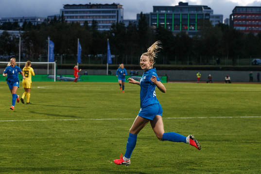 Elin Metta Jensen of Iceland celebrates the 1-1 goal