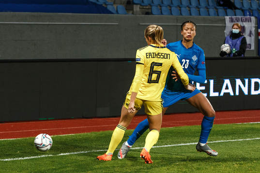 Magdalena Eriksson of Sweden and Sveindís Jane
