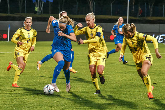Hlin Eiriksdottir of Iceland against Jonna Andersson ,
