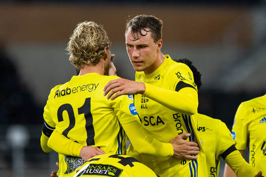 Sundsvalls Pontus Engblom jublar med Niklas Dahlström