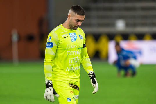 Norrbys målvakt Mergim Krasniqi deppar