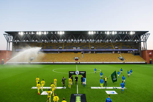 Spelarna gör entré på Borås Arena