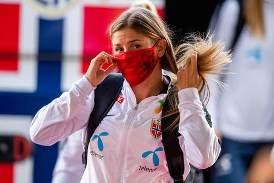 Maren Mjelde of Norway arrives wearing a face mask