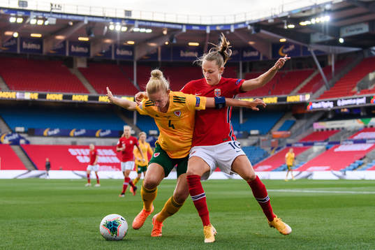 Sophie Ingle of Wales and Caroline Graham Hansen of Norway
