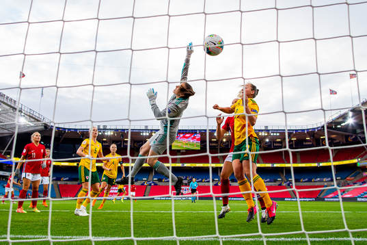 Bläddra bland fler bilder av Football, UEFA Women's Euro Qualifier, Norway - Wales