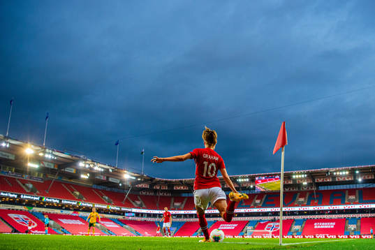 Caroline Graham Hansen of Norway takes a corner kick