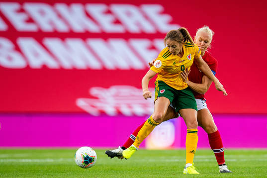 Kayleigh Green of Wales and Maria Thorisdottir of Norway