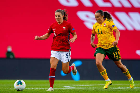 Vilde Bøe Risa of Norway and Natasha Harding of Wales