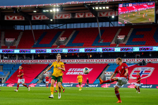 Rhiannon Roberts of Wales and Kristine Minde of Norway