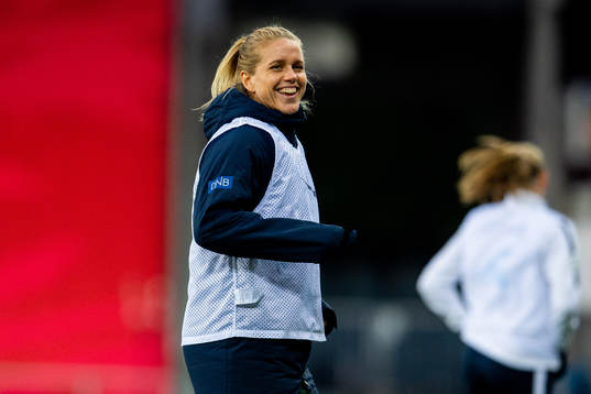 Elise Thorsnes of Norway warms up