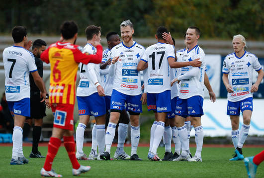 IFK Lueås William Olausson jublar tillsamman med sina