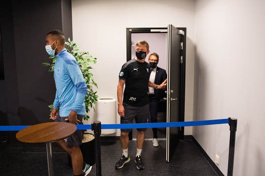 Isaac Kiese Thelin and Jon Dahl Tomasson, head coach