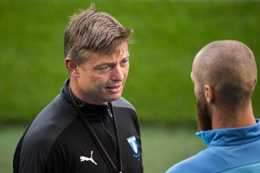 Jon Dahl Tomasson, head coach speaks with Jo Inge Berget