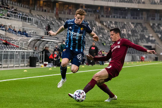 Aslak Witry of Djurgården and Mario Rondon of CFR Cluj
