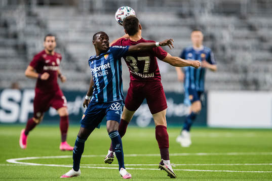 Edward Chilufya of Djurgården and Mihai Bordeianu of CFR