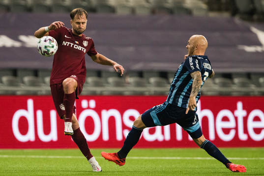 Damjan Dokovic of CFR Cluj and Magnus Eriksson of