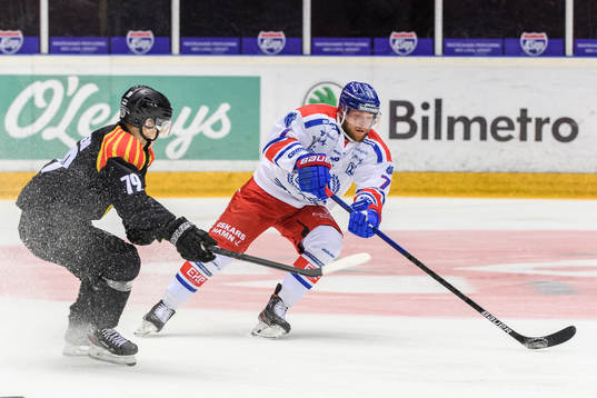 Brynäs Daniel Mannberg och Oskarshamns Adam Janosik