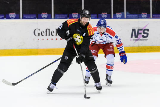 Brynäs Simon Bertilsson och Oskarshamns Filip Karlsson