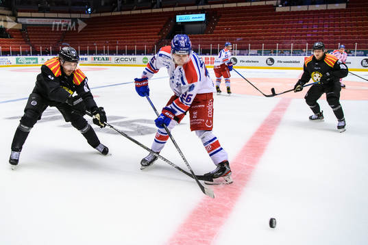 Brynäs John Persson och Oskarshamns Filip Karlsson