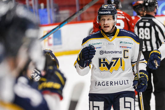 s Simon Önerud jublar