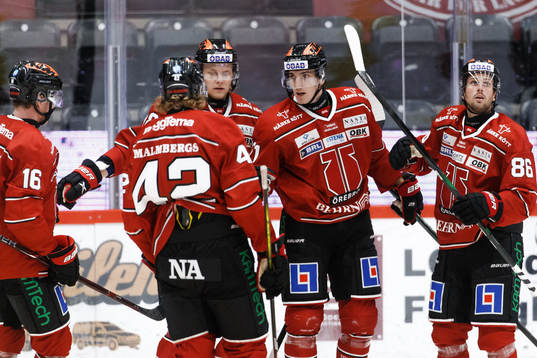 Örebros Borna Rendulic jublar med Mathias Bromé