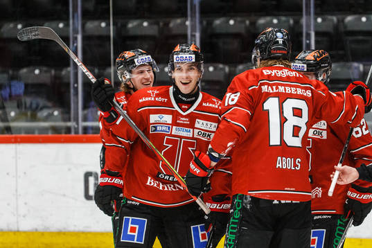 Örebros Borna Rendulic jublar med Robin Salo och Rodrigo