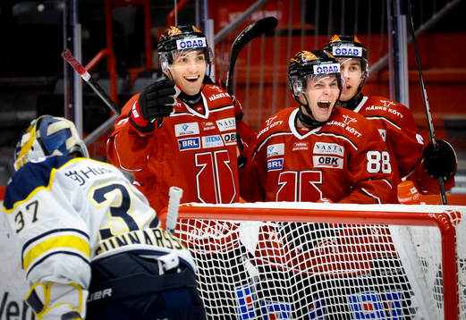 Örebros Joonas Rask gör 4-4 och jublar med Borna Rendulic
