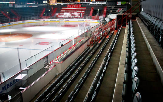 Tomma läktare i Behrn Arena