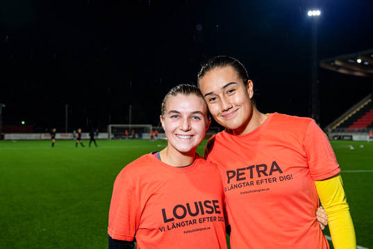 Brommapojkarnas Mathilda Lindström och målvakt Karolina